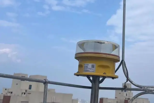 高空建筑上的航空障礙燈有幾根線？
